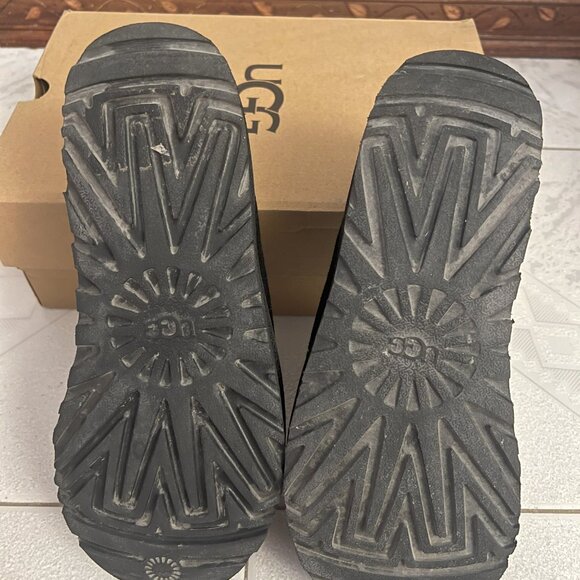 UGG Women's Tasman Slipper, size 8 - Picture 5 of 6